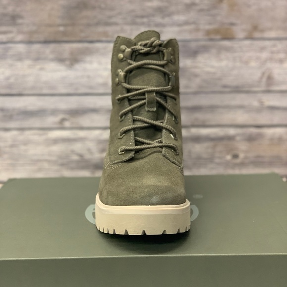 Timberland Women's 6 Inch Boots - Picture 5 of 7